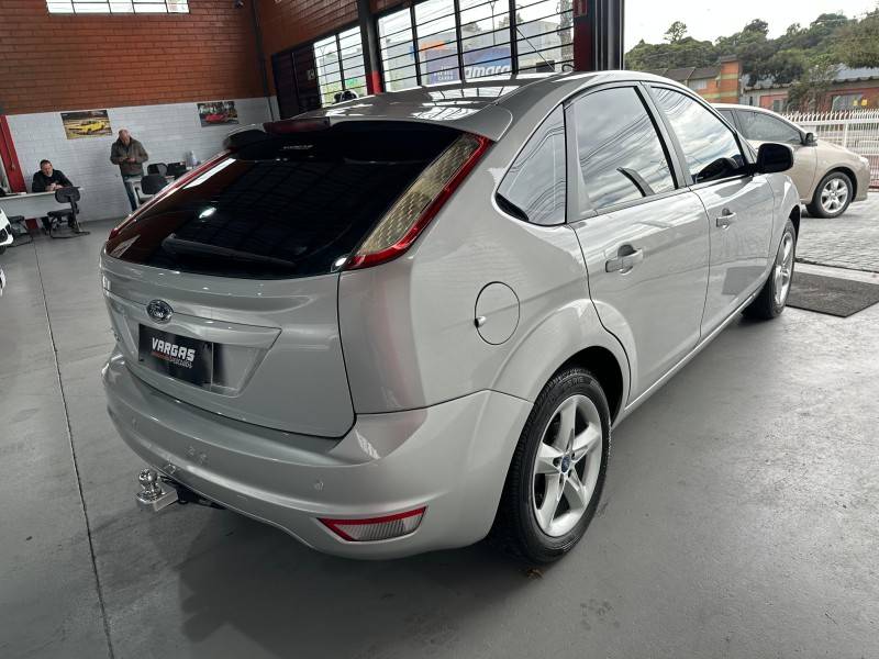 FORD - FOCUS - 2011/2012 - Prata - R$ 42.000,00