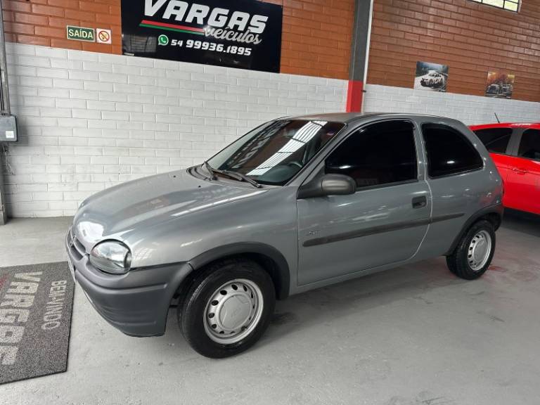 CHEVROLET - CORSA - 1996/1997 - Cinza - R$ 14.000,00