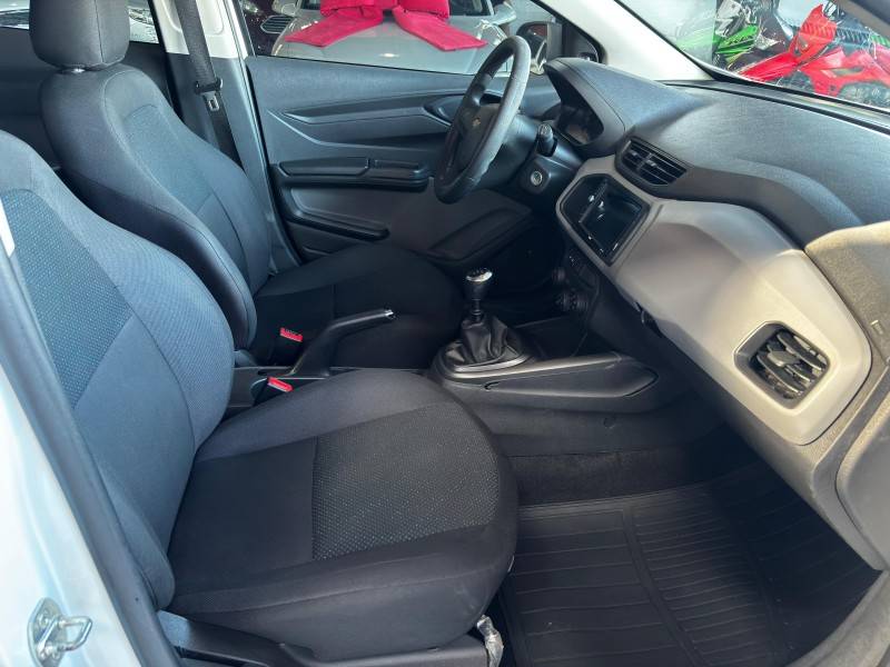 CHEVROLET - ONIX - 2016/2017 - Branca - R$ 46.000,00