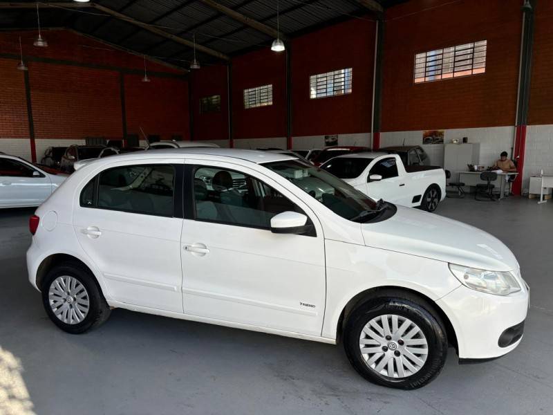 VOLKSWAGEN - GOL - 2013/2013 - Branca - R$ 37.900,00