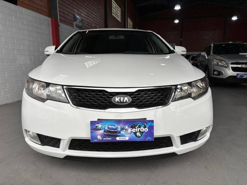 KIA MOTORS - CERATO - 2010/2011 - Branca - R$ 44.000,00