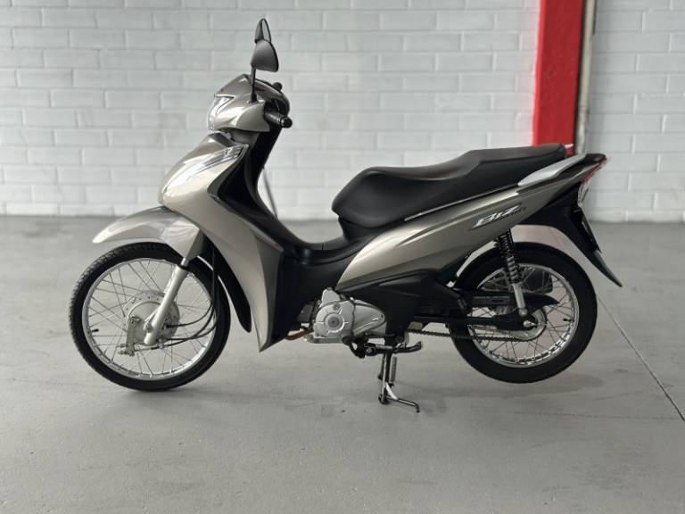 HONDA - BIZ 110I - 2022/2022 - Prata - R$ 12.500,00