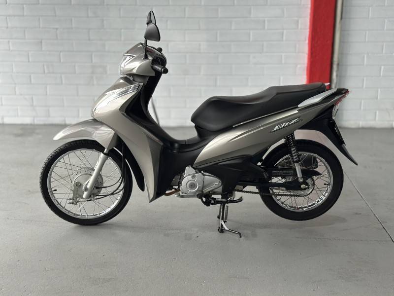 HONDA - BIZ 110I - 2022/2022 - Prata - R$ 12.500,00