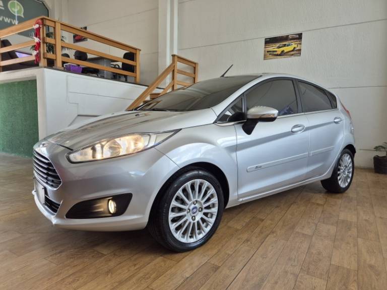 FORD - FIESTA - 2016/2016 - Prata - R$ 56.000,00