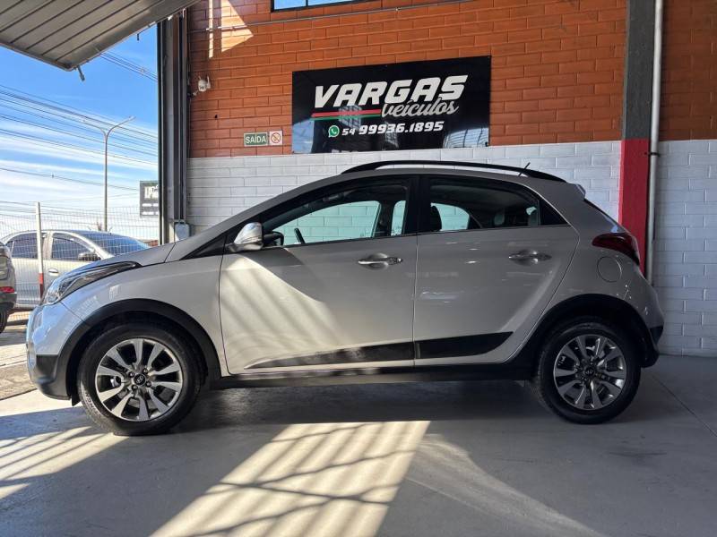 HYUNDAI - HB20X - 2016/2016 - Prata - R$ 65.000,00