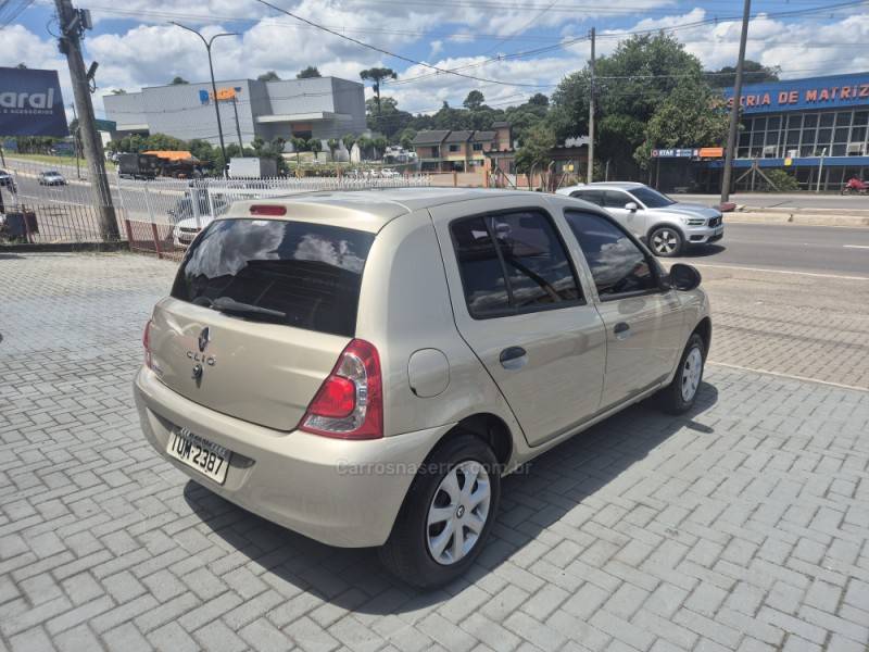 RENAULT - CLIO - 2013/2014 - Bege - R$ 25.500,00