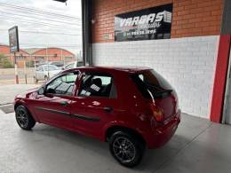 CHEVROLET - CELTA - 2003/2004 - Vermelha - R$ 18.000,00