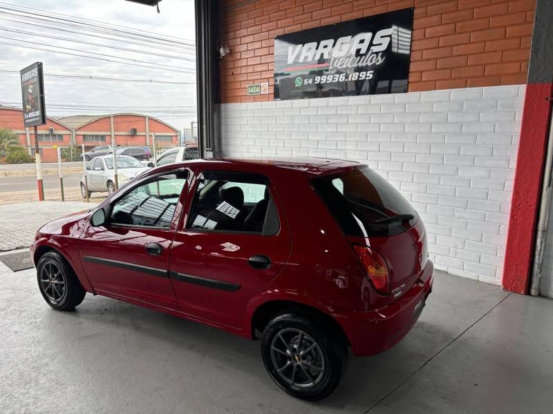 CHEVROLET - CELTA - 2003/2004 - Vermelha - R$ 18.000,00