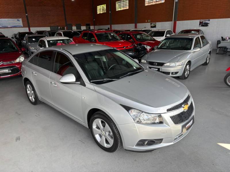 CHEVROLET - CRUZE - 2013/2014 - Prata - R$ 58.000,00