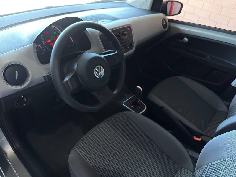 VOLKSWAGEN - UP - 2015/2016 - Bege - R$ 44.900,00