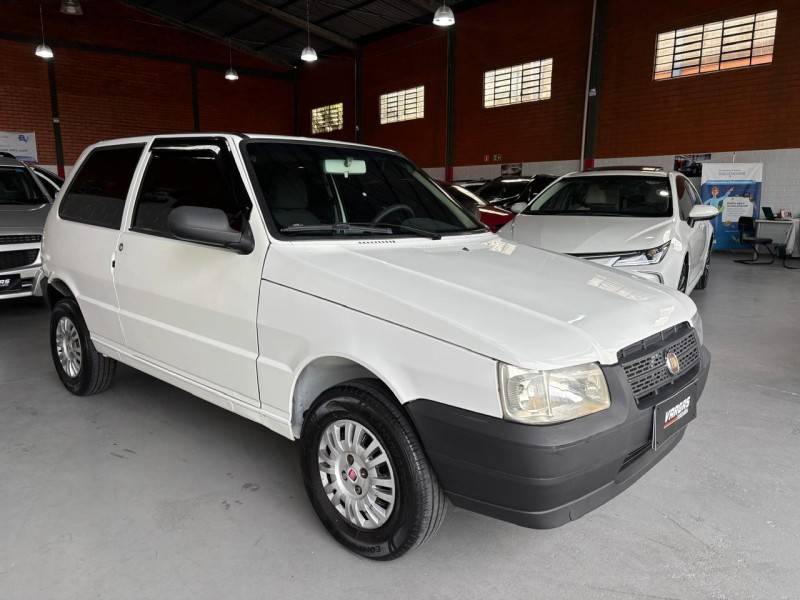 FIAT - UNO - 2012/2013 - Branca - R$ 26.000,00