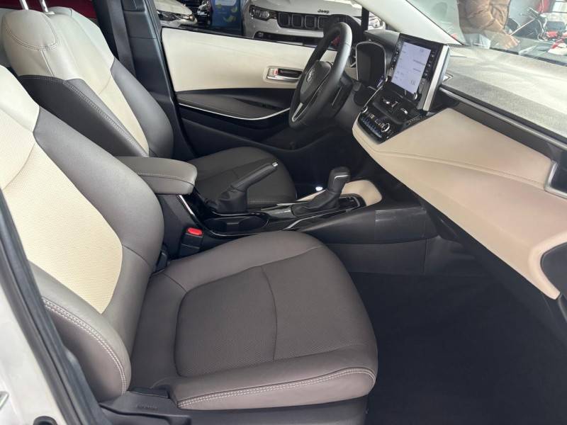 TOYOTA - COROLLA - 2021/2022 - Branca - R$ 145.000,00