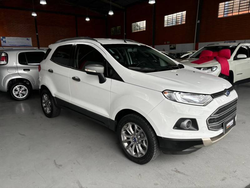 FORD - ECOSPORT - 2015/2016 - Branca - R$ 61.000,00