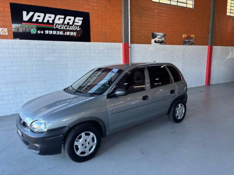 CHEVROLET - CORSA - 1997/1997 - Cinza - R$ 15.000,00