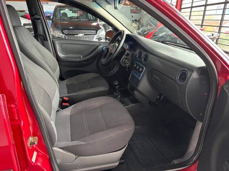 CHEVROLET - CELTA - 2003/2004 - Vermelha - R$ 18.000,00