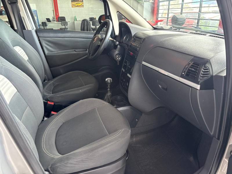 FIAT - IDEA - 2010/2011 - Prata - R$ 28.000,00