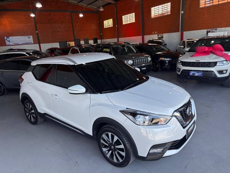 NISSAN - KICKS - 2016/2017 - Branca - R$ 82.000,00