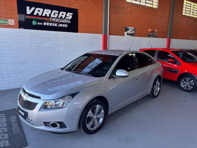 CHEVROLET - CRUZE - 2013/2014 - Prata - R$ 59.000,00