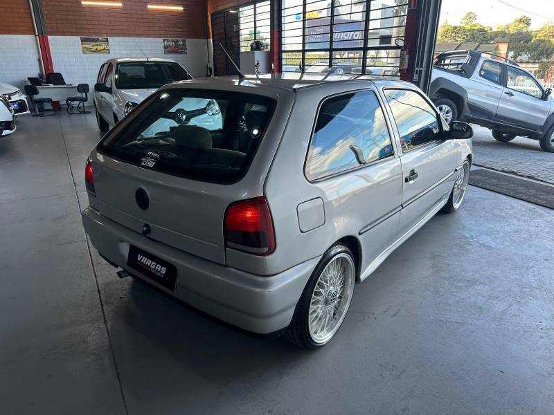VOLKSWAGEN - GOL - 1996/1997 - Prata - R$ 18.000,00