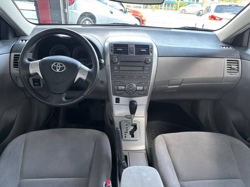 TOYOTA - COROLLA - 2012/2013 - Prata - R$ 65.000,00