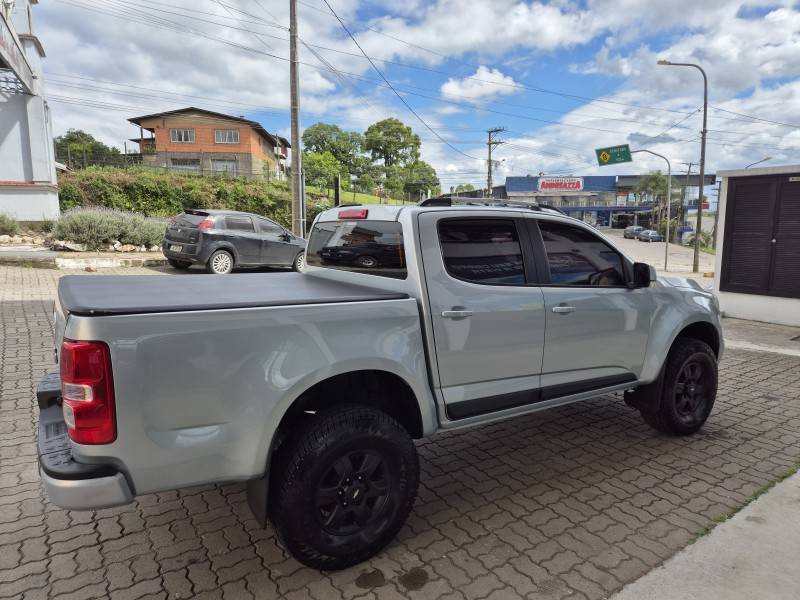 CHEVROLET - S10 - 2012/2013 - Prata - R$ 90.000,00