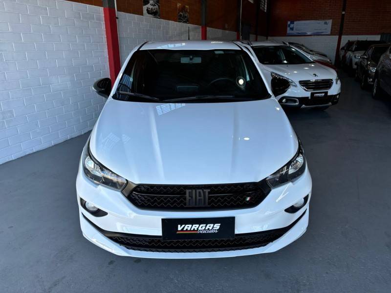 FIAT - CRONOS - 2021/2021 - Branca - R$ 72.000,00