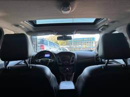 FORD - FOCUS - 2013/2014 - Vermelha - R$ 65.000,00