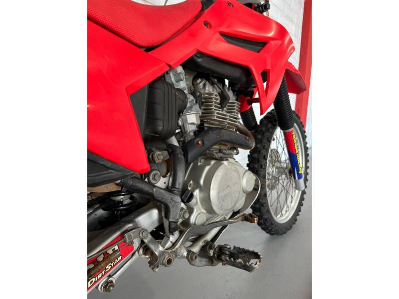 HONDA - CRF 230F - 2016/2016 - Vermelha - R$ 16.900,00