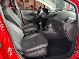 FORD - FIESTA - 2017/2017 - Vermelha - R$ 53.900,00