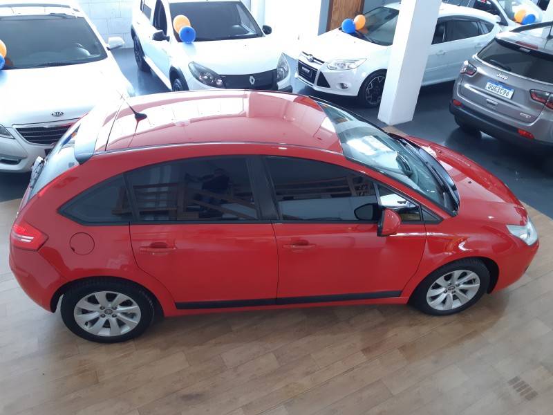 CITROËN - C4 - 2013/2014 - Vermelha - R$ 39.000,00