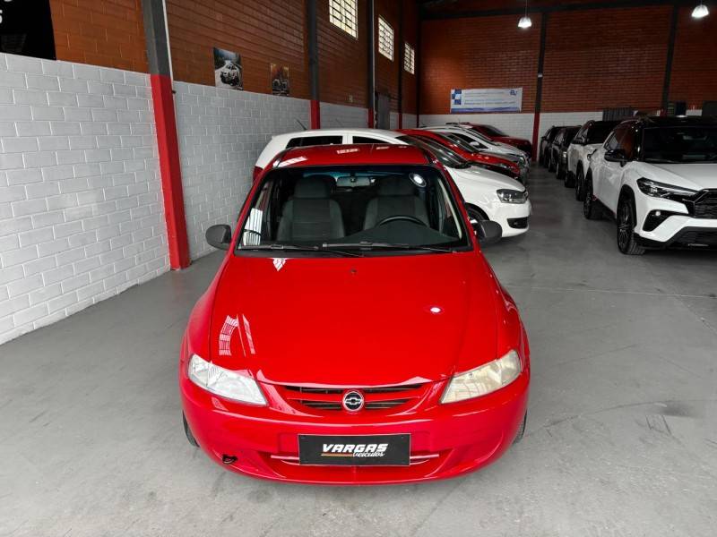 CHEVROLET - CELTA - 2003/2004 - Vermelha - R$ 18.000,00