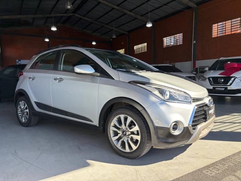 HYUNDAI - HB20X - 2016/2016 - Prata - R$ 65.000,00