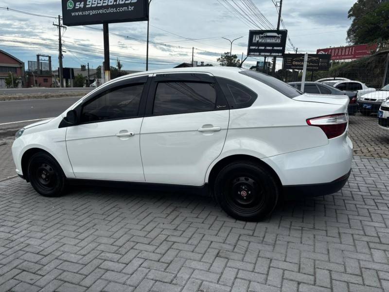 FIAT - GRAND SIENA - 2018/2018 - Branca - R$ 37.000,00