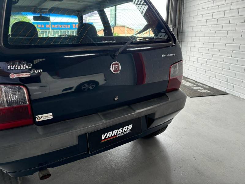 FIAT - UNO - 2011/2011 - Azul - R$ 24.900,00