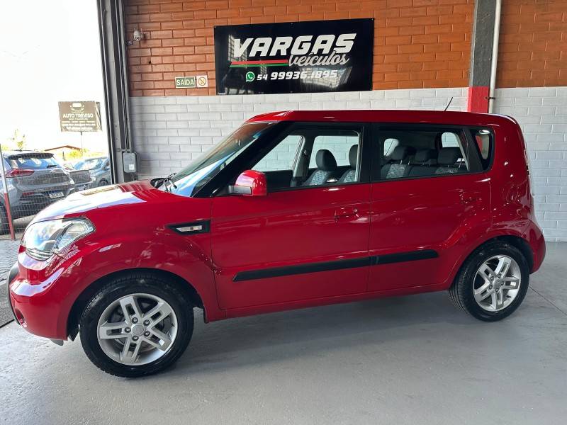 KIA MOTORS - SOUL - 2010/2011 - Vermelha - R$ 40.000,00