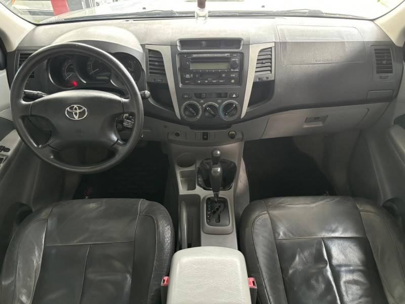 TOYOTA - HILUX - 2005/2006 - Prata - R$ 115.000,00