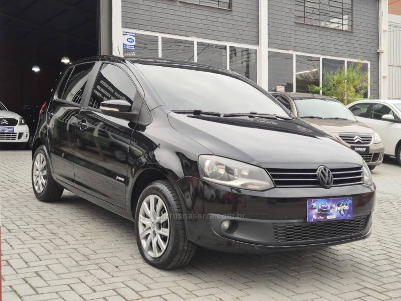 VOLKSWAGEN - FOX - 2013/2014 - Preta - R$ 33.000,00