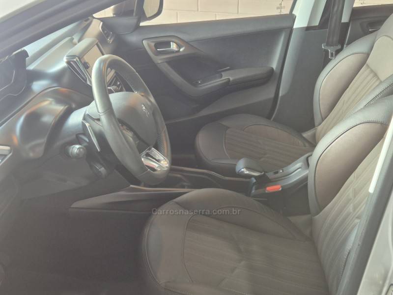PEUGEOT - 2008 - 2016/2016 - Prata - R$ 56.000,00