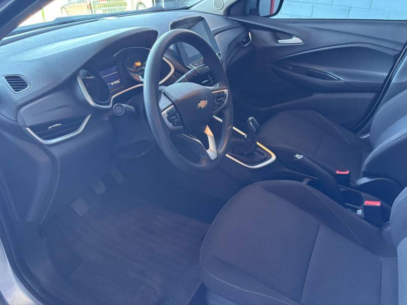 CHEVROLET - ONIX - 2023/2023 - Prata - R$ 69.000,00