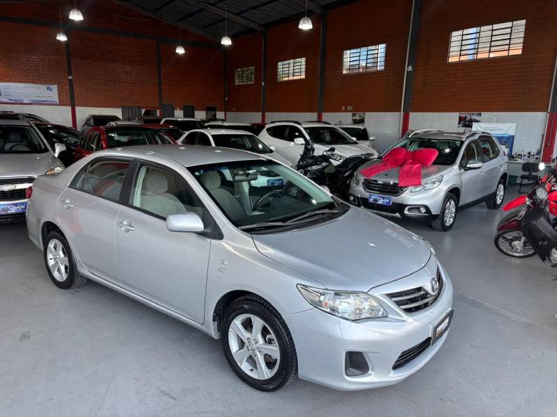 TOYOTA - COROLLA - 2012/2013 - Prata - R$ 65.000,00