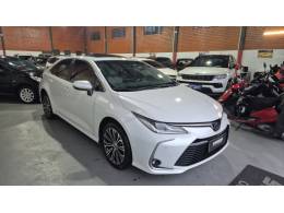 TOYOTA - COROLLA - 2021/2022 - Branca - R$ 145.000,00