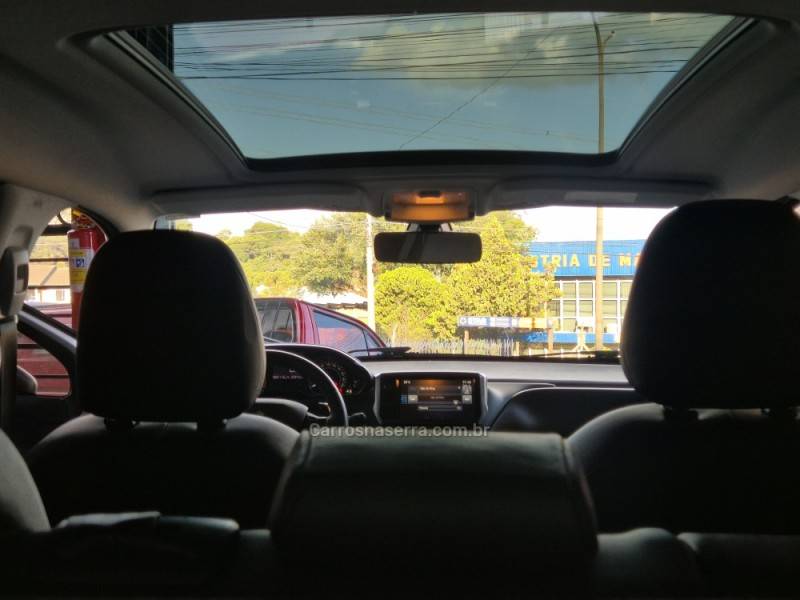 PEUGEOT - 2008 - 2016/2016 - Prata - R$ 56.000,00