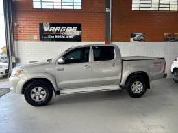 TOYOTA - HILUX - 2005/2006 - Prata - R$ 115.000,00