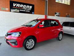 TOYOTA - ETIOS - 2018/2019 - Vermelha - R$ 61.000,00
