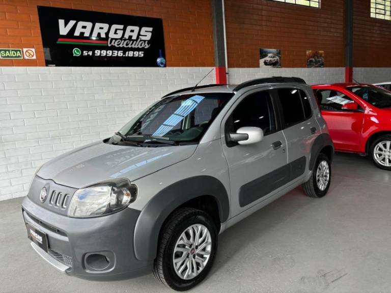 FIAT - UNO - 2013/2013 - Prata - R$ 35.000,00