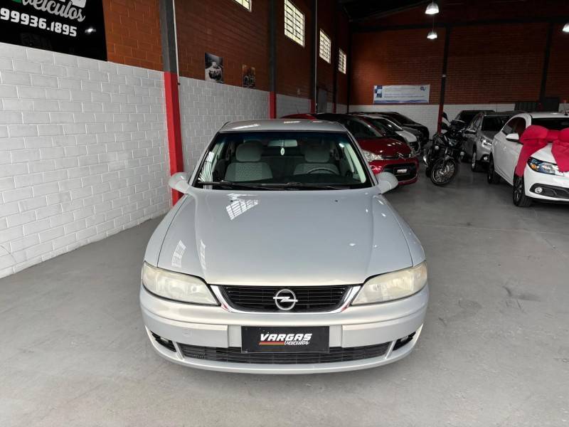 CHEVROLET - VECTRA - 2005/2005 - Prata - R$ 32.900,00