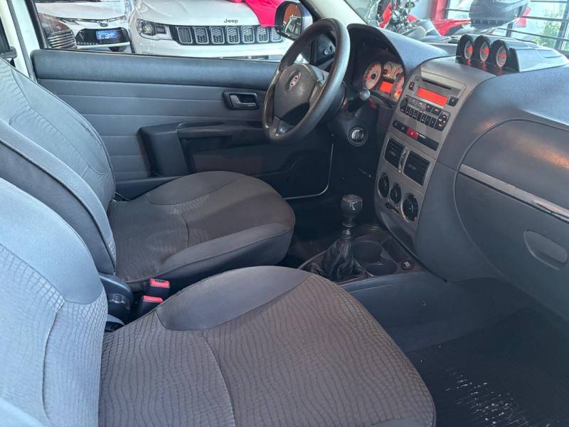 FIAT - STRADA - 2010/2011 - Prata - R$ 58.000,00