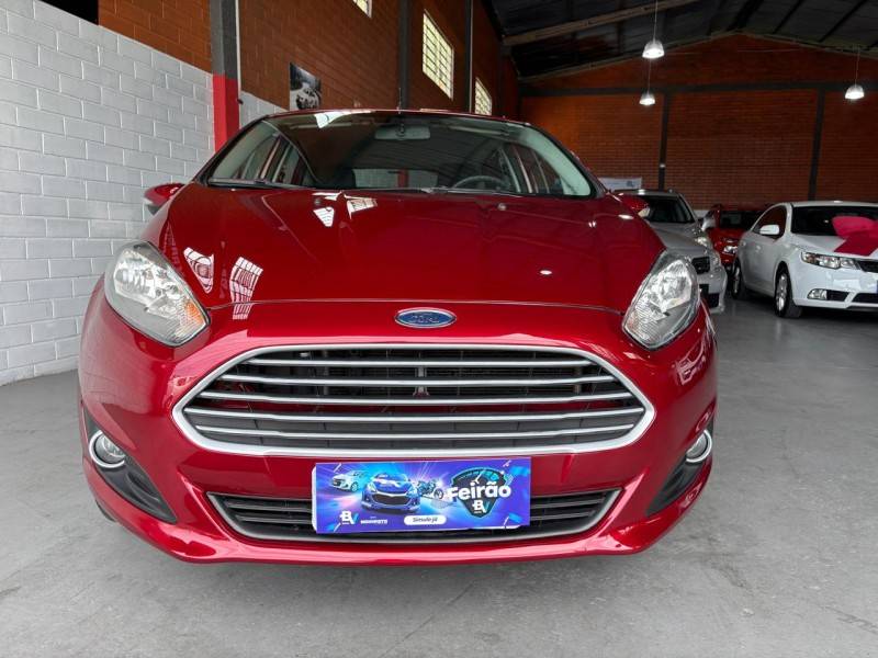 FORD - FIESTA - 2016/2017 - Vermelha - R$ 54.000,00