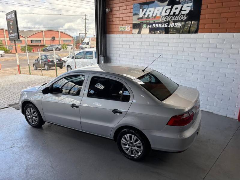 VOLKSWAGEN - VOYAGE - 2014/2014 - Prata - R$ 39.000,00