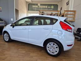 FORD - FIESTA - 2013/2014 - Branca - R$ 42.000,00